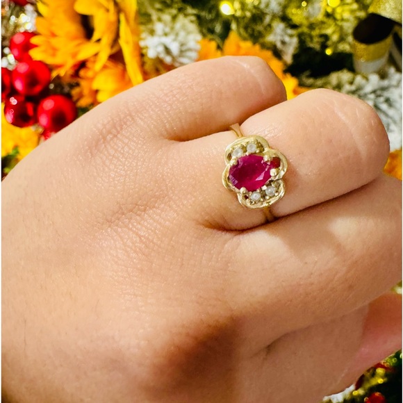 FINAL SALE✨RETAIL $1142✨14 kt gold ruby & white sapphire ring - Picture 5 of 16